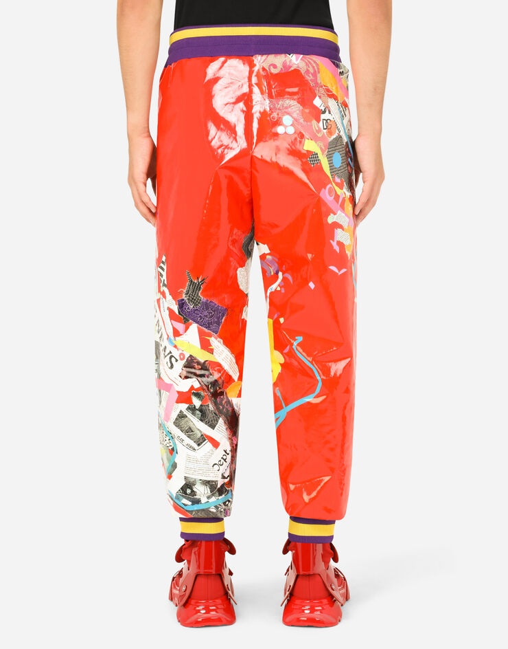 Jogging pants with newspaper patchwork print - 2