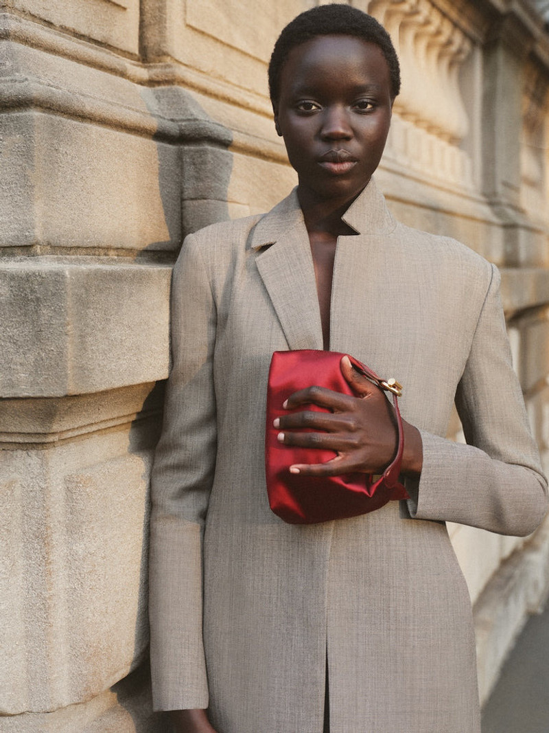 Liffner PILLOW POUCH MICRO MAROON SATIN outlook