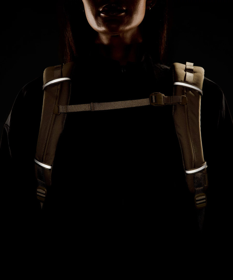 Triple-Zip Backpack 28L *Tech Canvas 8