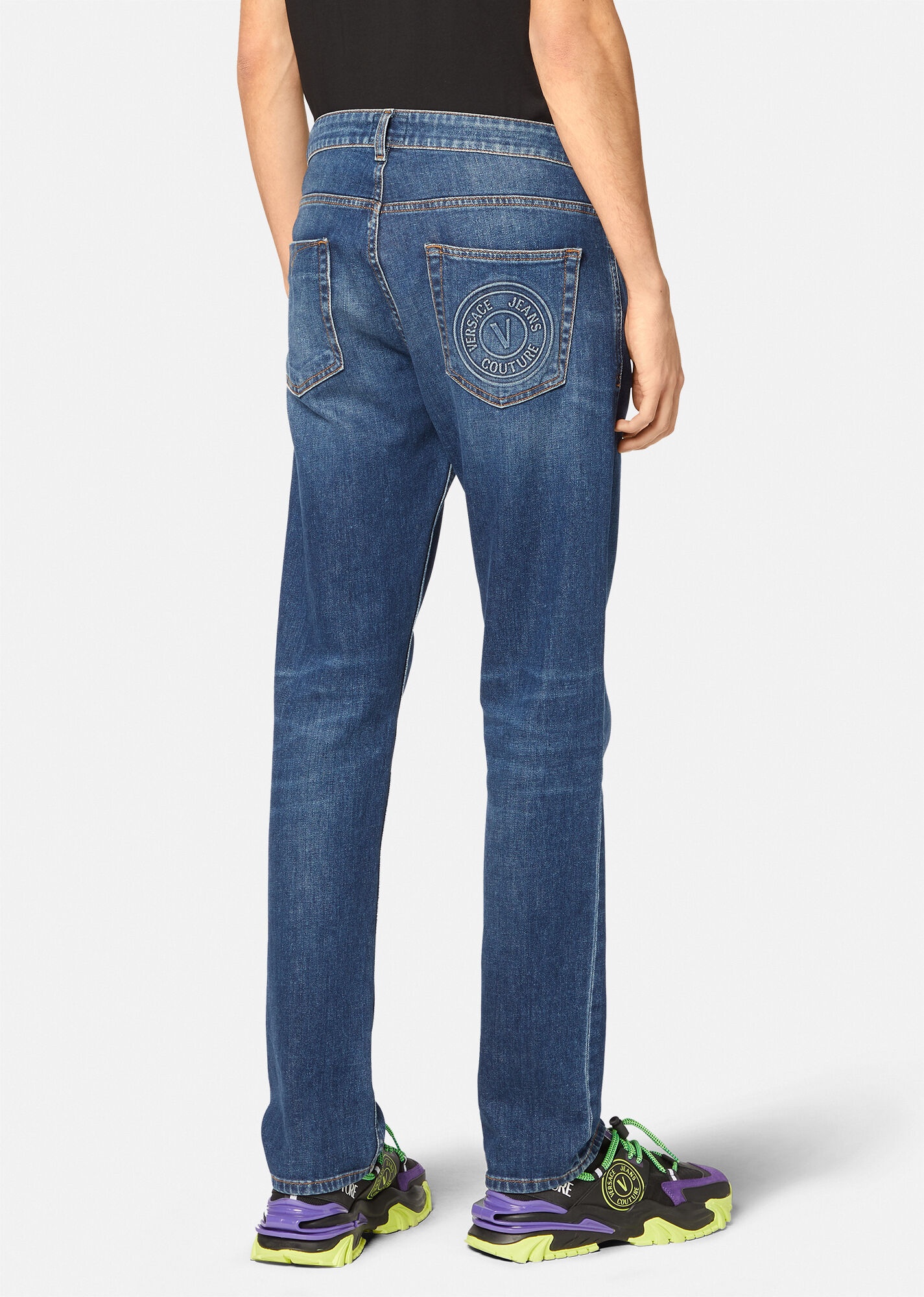 V-Emblem Jeans - 4