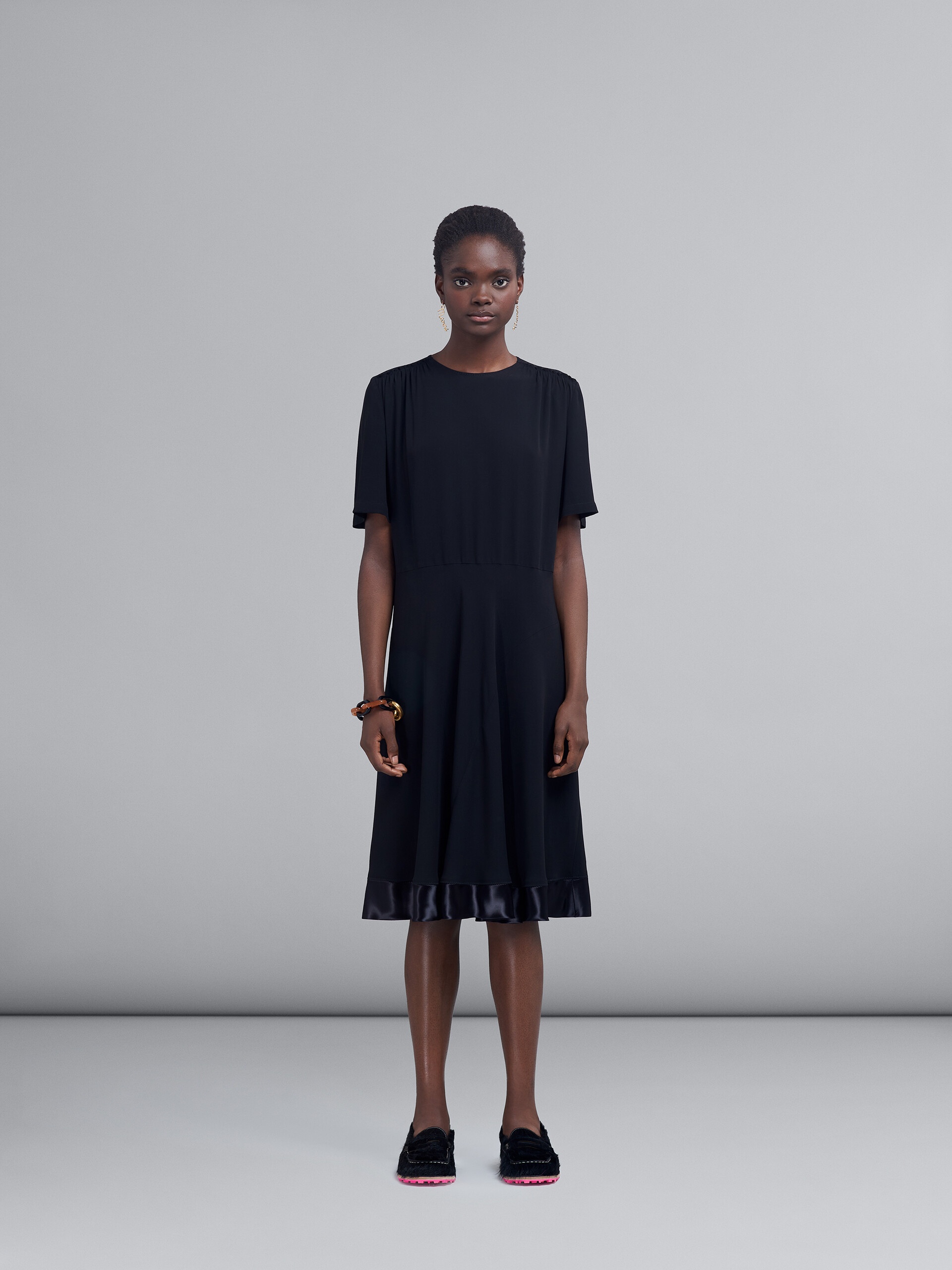 CREPE ENVERS SATIN DRESS - 2
