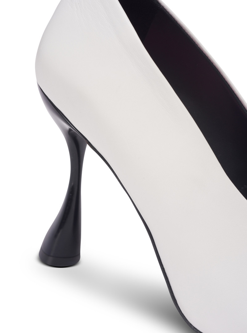 Eden two-tone pumps in lambskin and patent leather 6
