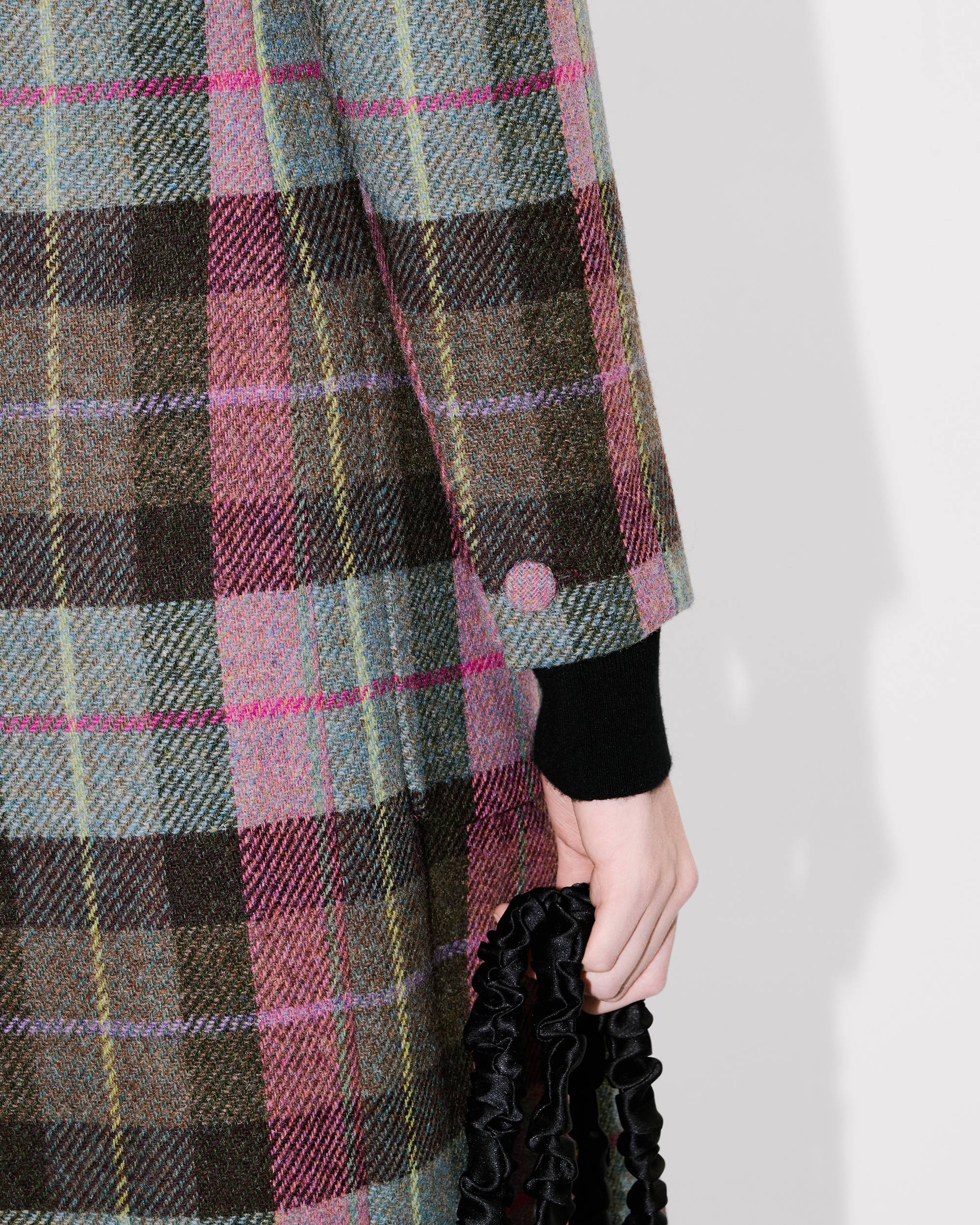 Long tailored jacket in Harris tweed - 10