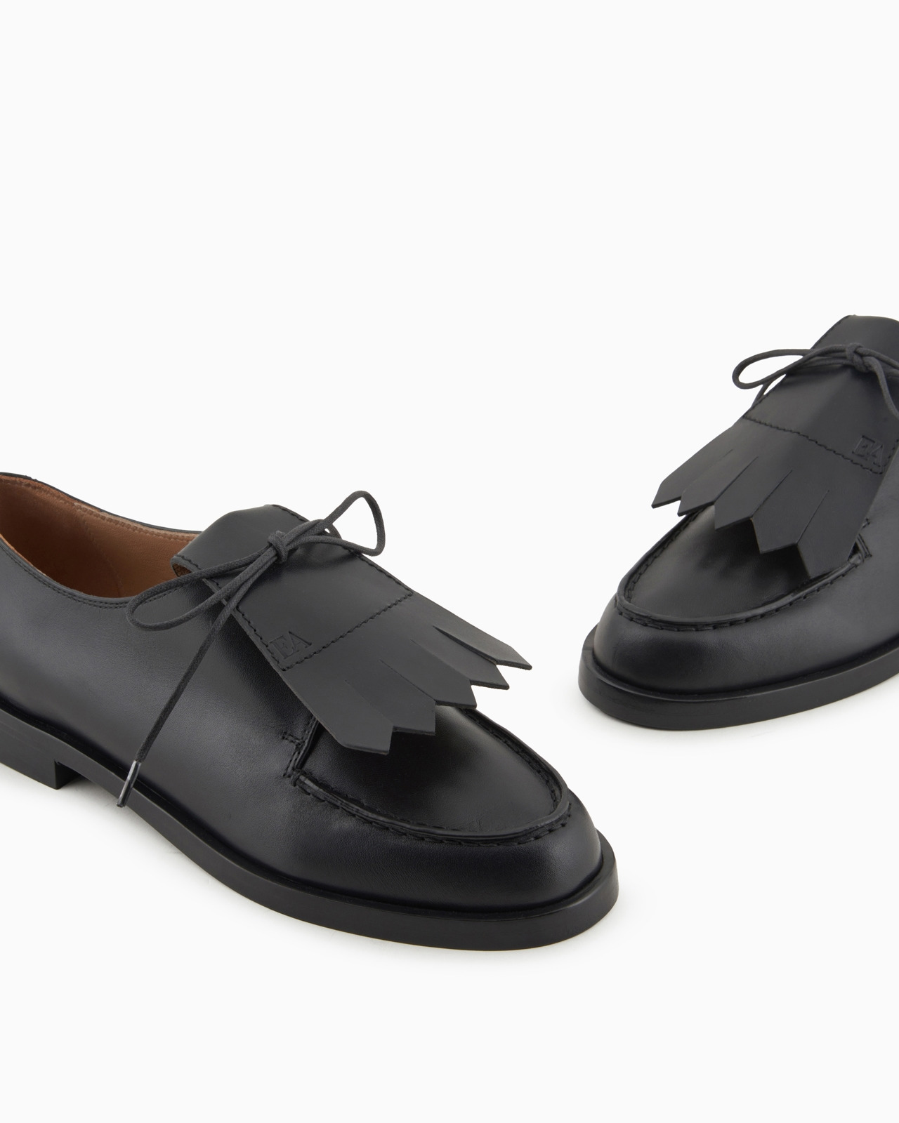 Leather lace-ups with fringes - 5