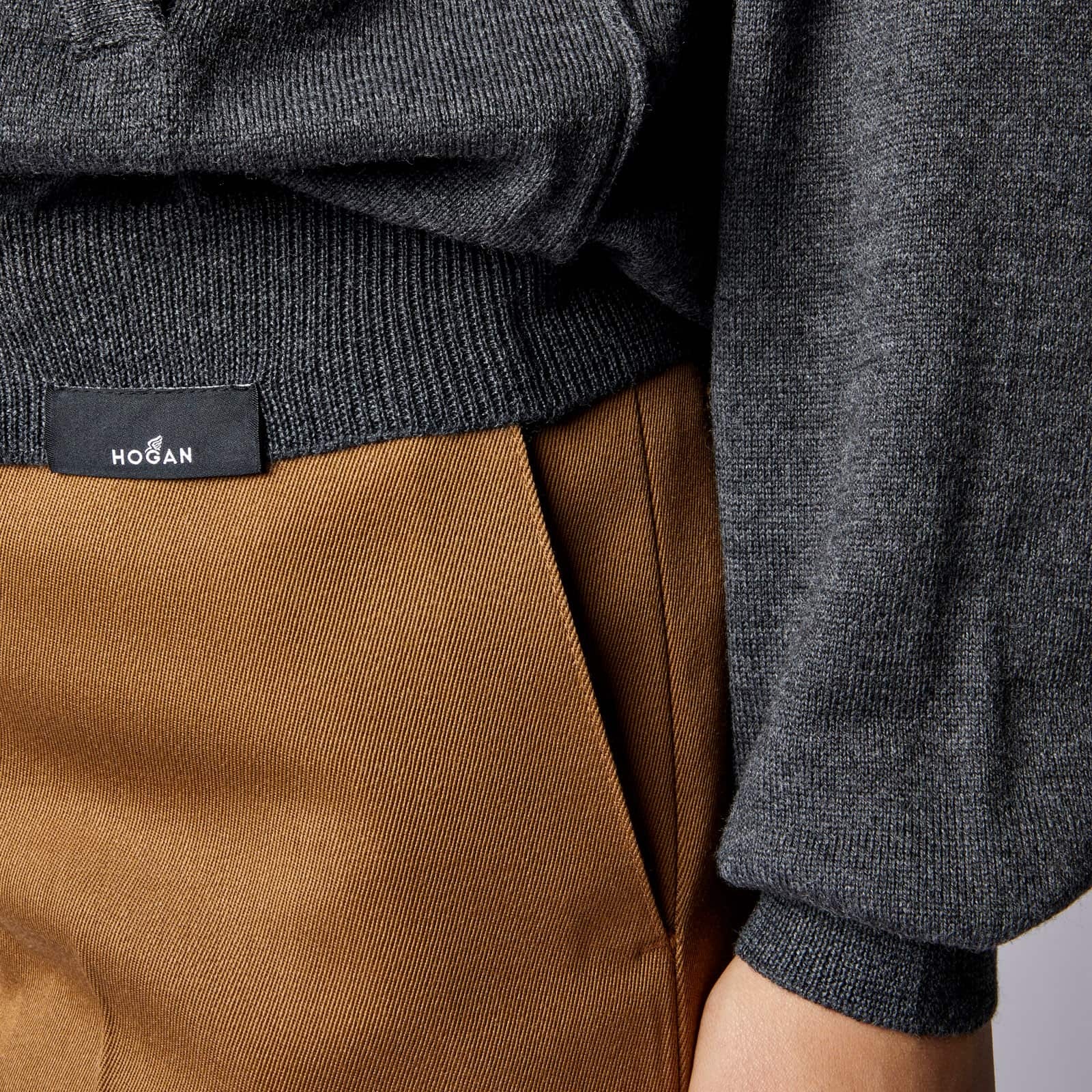 Hooded Sweatshirt in Knit Grey - 5