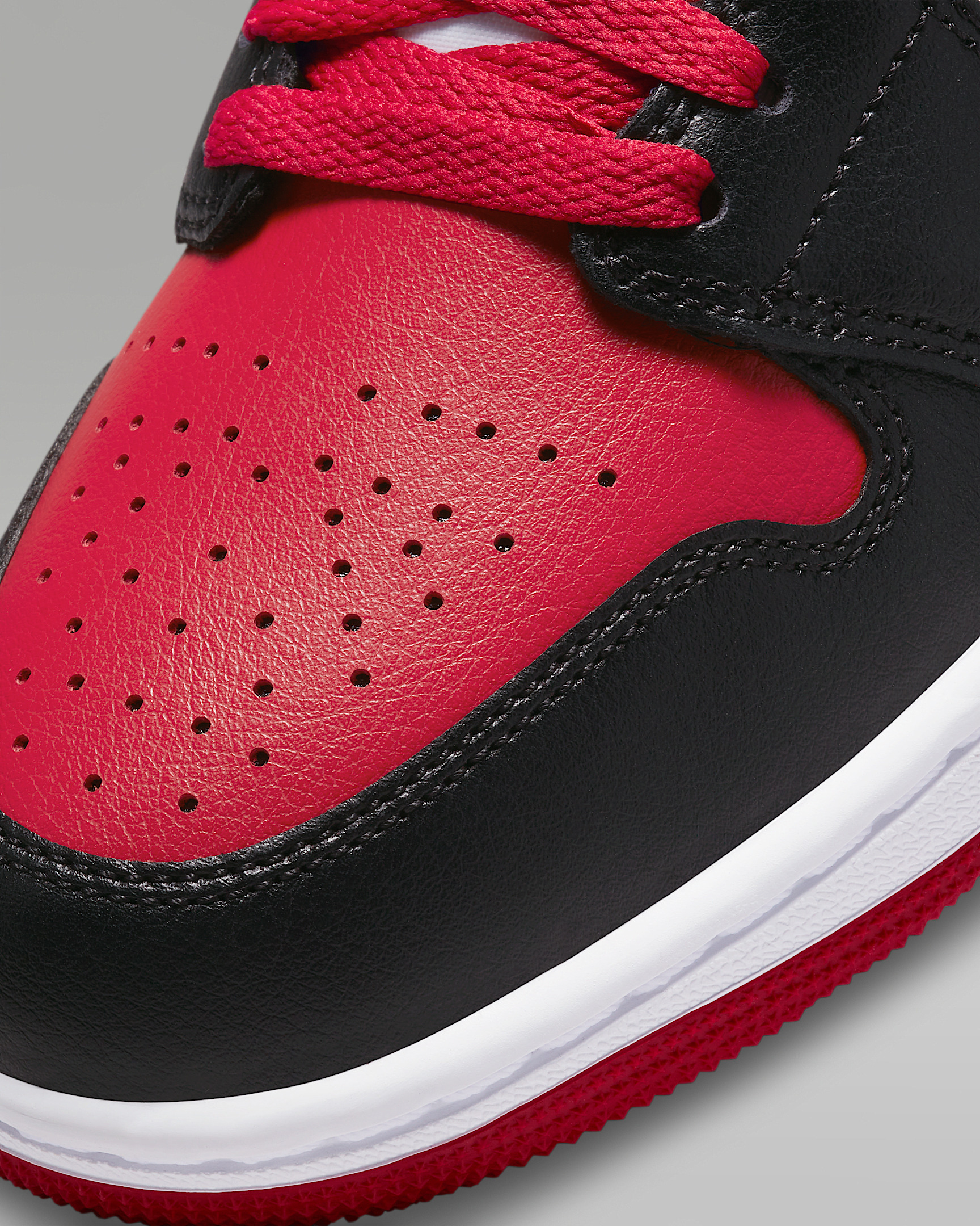 Air Jordan 1 Mid Women's Shoes - 7