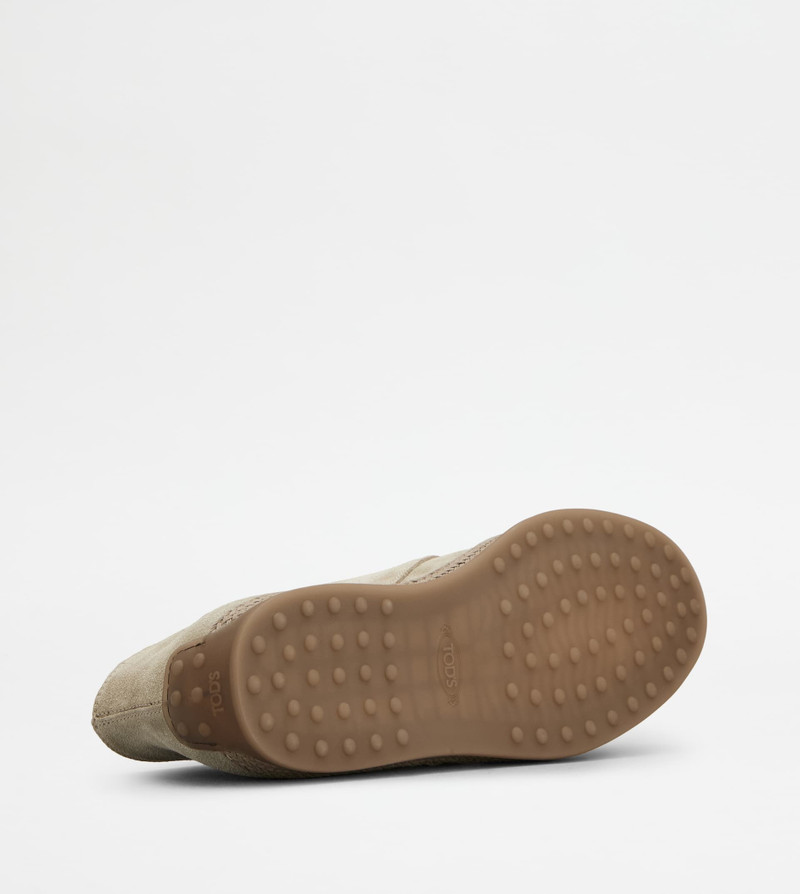 DESERT BOOTS IN SUEDE - BEIGE 4