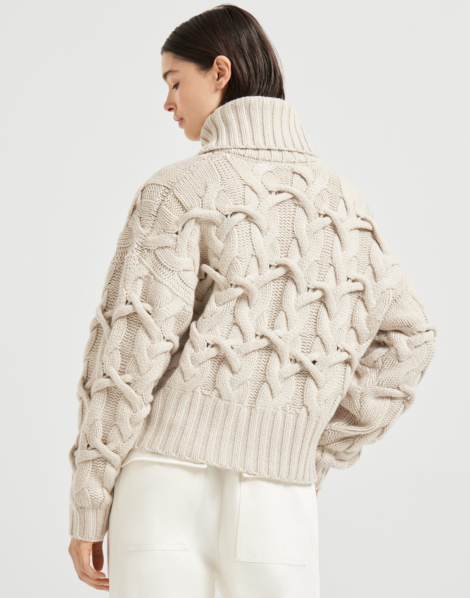 Crisscross cable cardigan in cashmere Feather yarn - 2