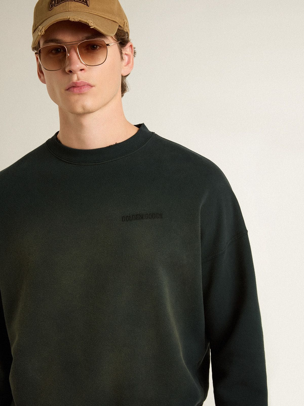Unisex sweatshirt in worn black cotton with logo embroidery - 5