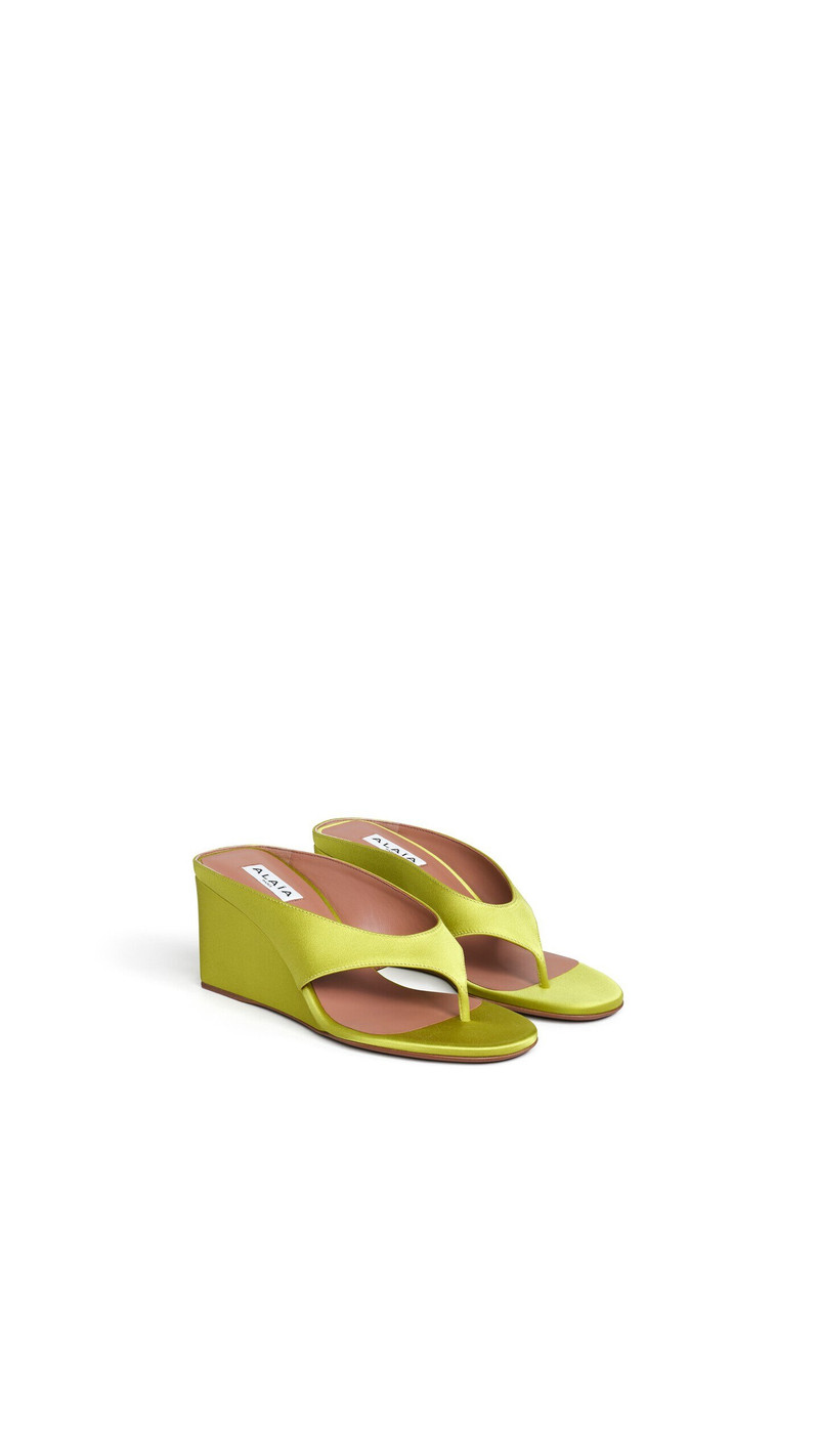 Alaïa CUBE THONG MULES IN SATIN outlook