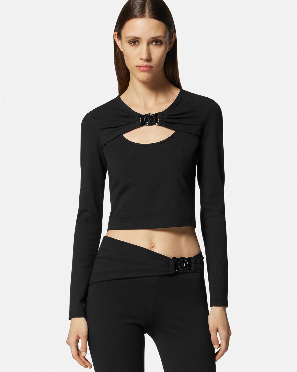 V-Emblem Cutout Crop Top - 3