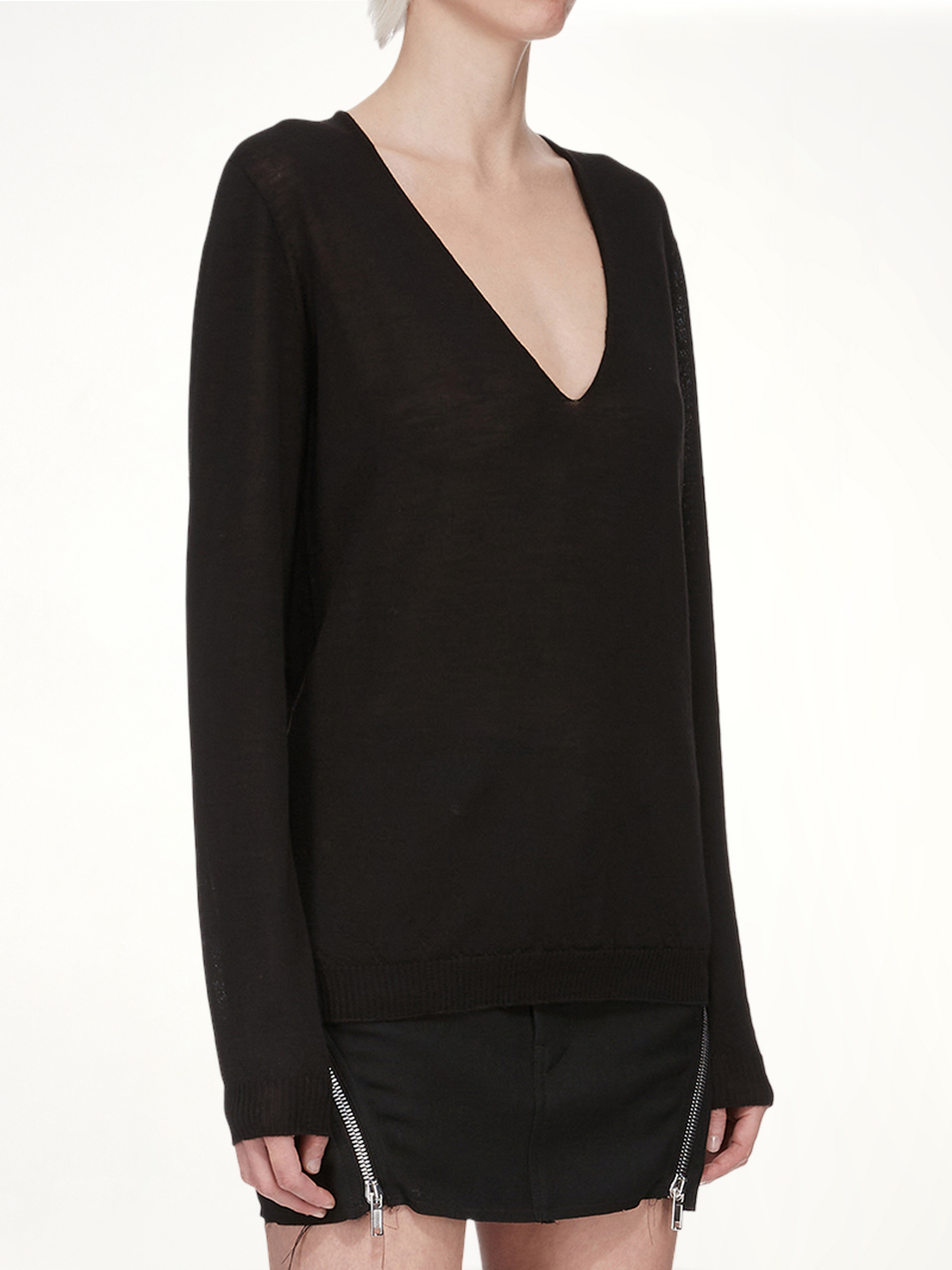 Merino V-Neck Pull in Black - 5