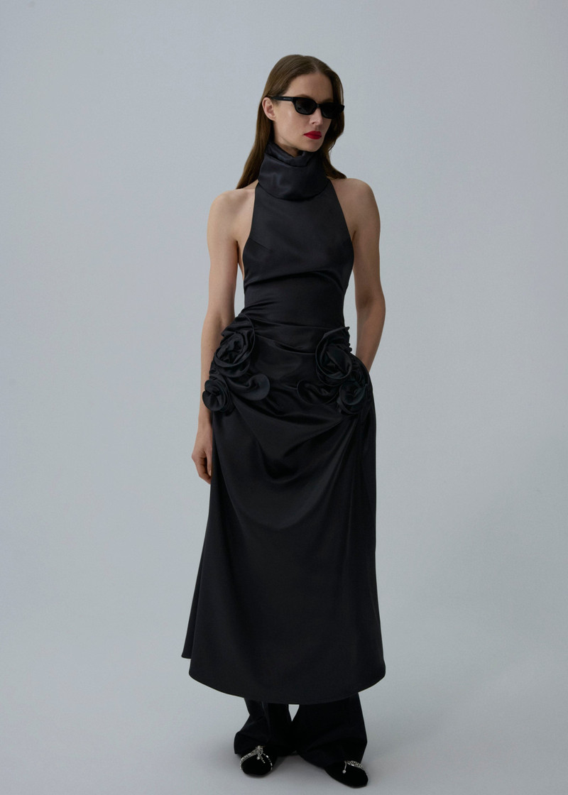 MAGDA BUTRYM Flower applique apron in black satin outlook