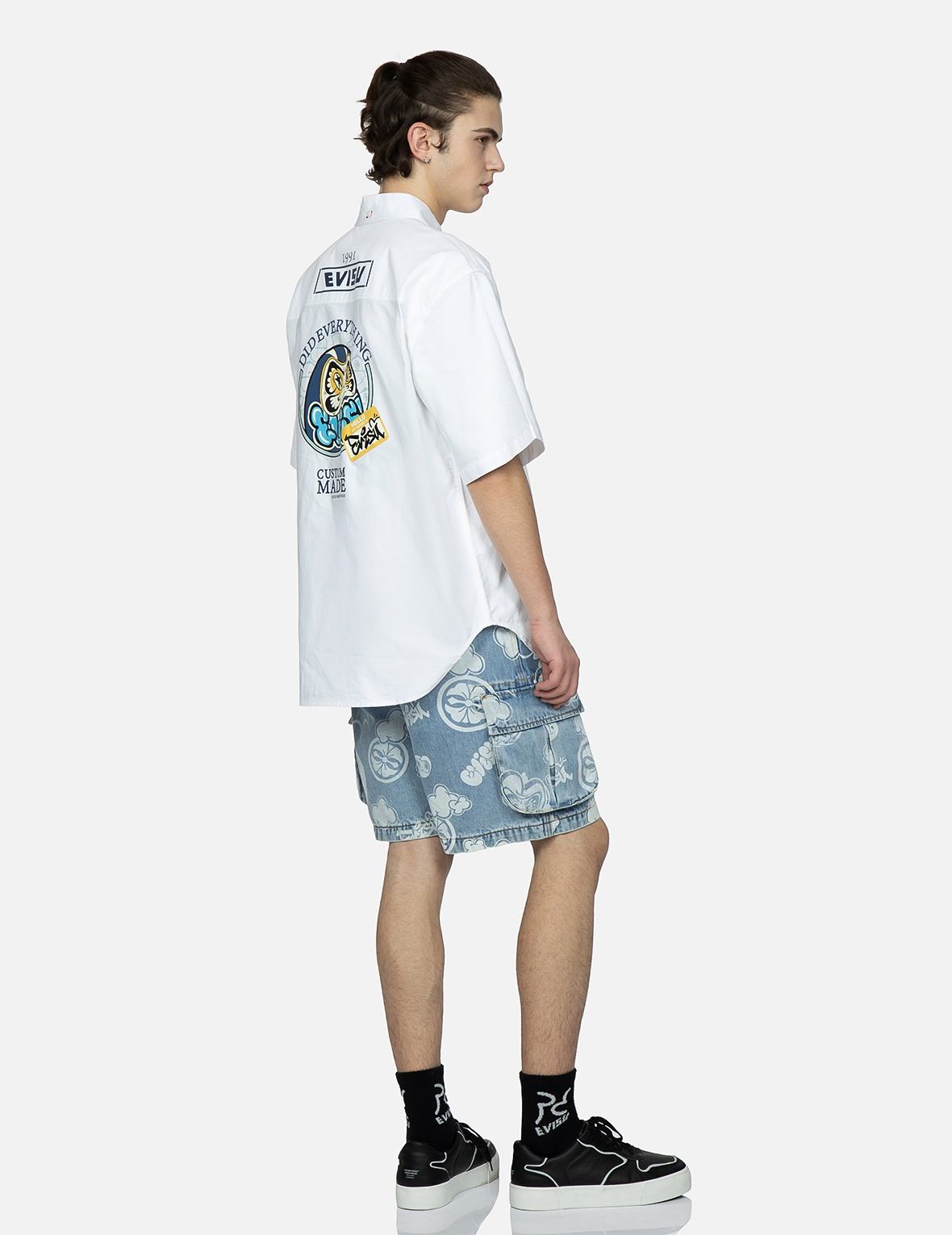 GRAFFITI DARUMA AND KAMON DISCHARGED PRINT DENIM CARGO SHORTS - 3