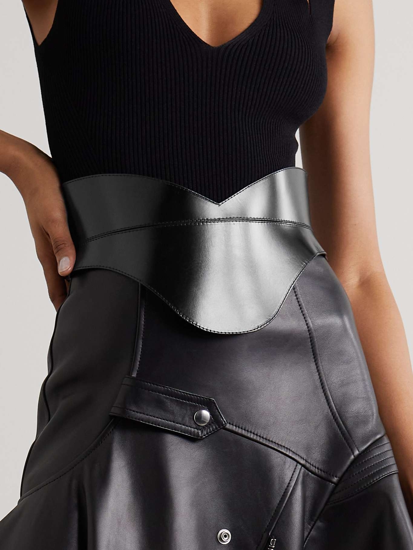 ベルト Alexander Mcqueen Low Waist Belt Alexander McQueen Leather Waist Belt in Black Leather with