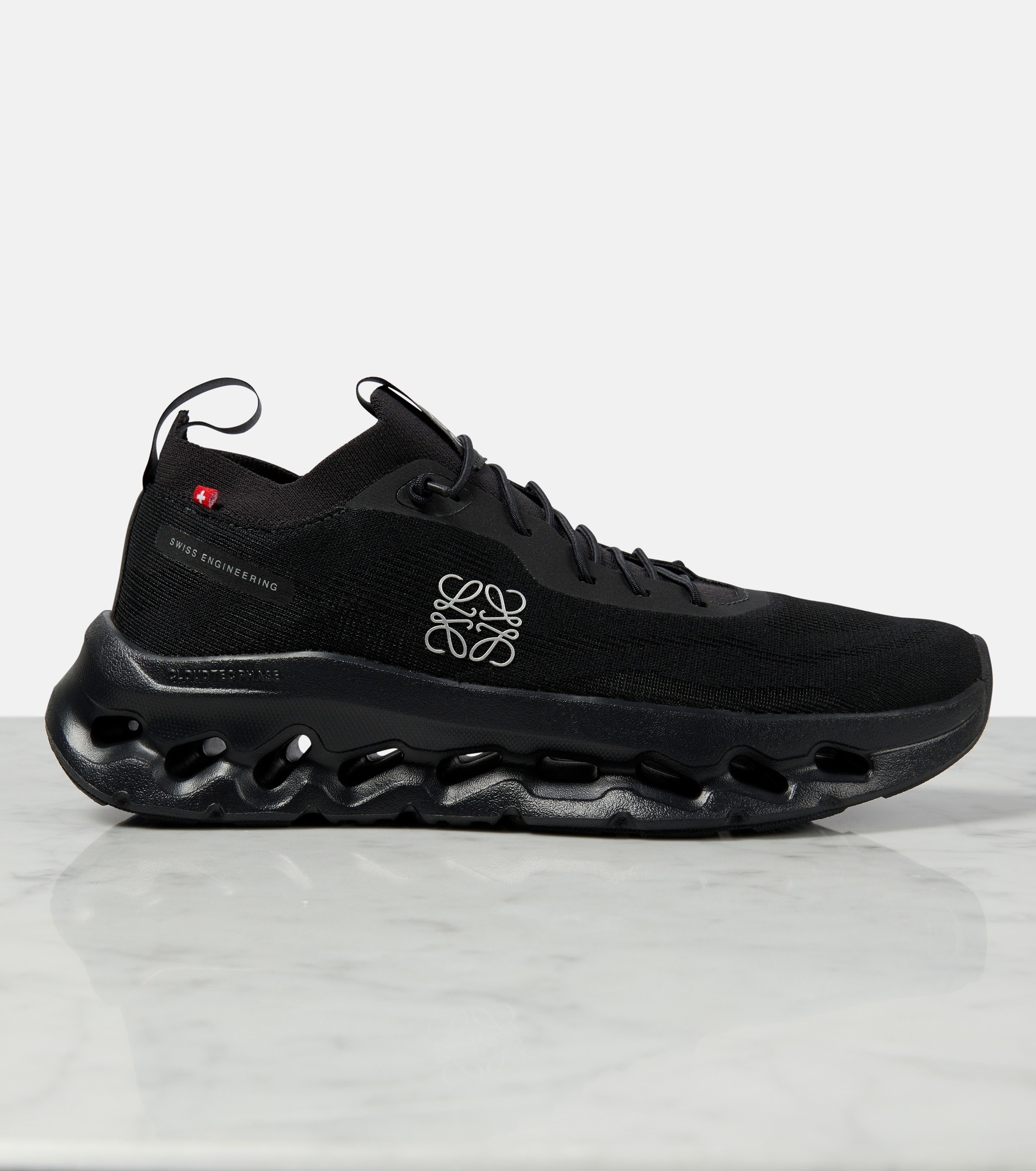 送料関税込♪【Loewe】 x On Cloudtilt running shoes Loewe x On Cloudtilt running shoes Loewe