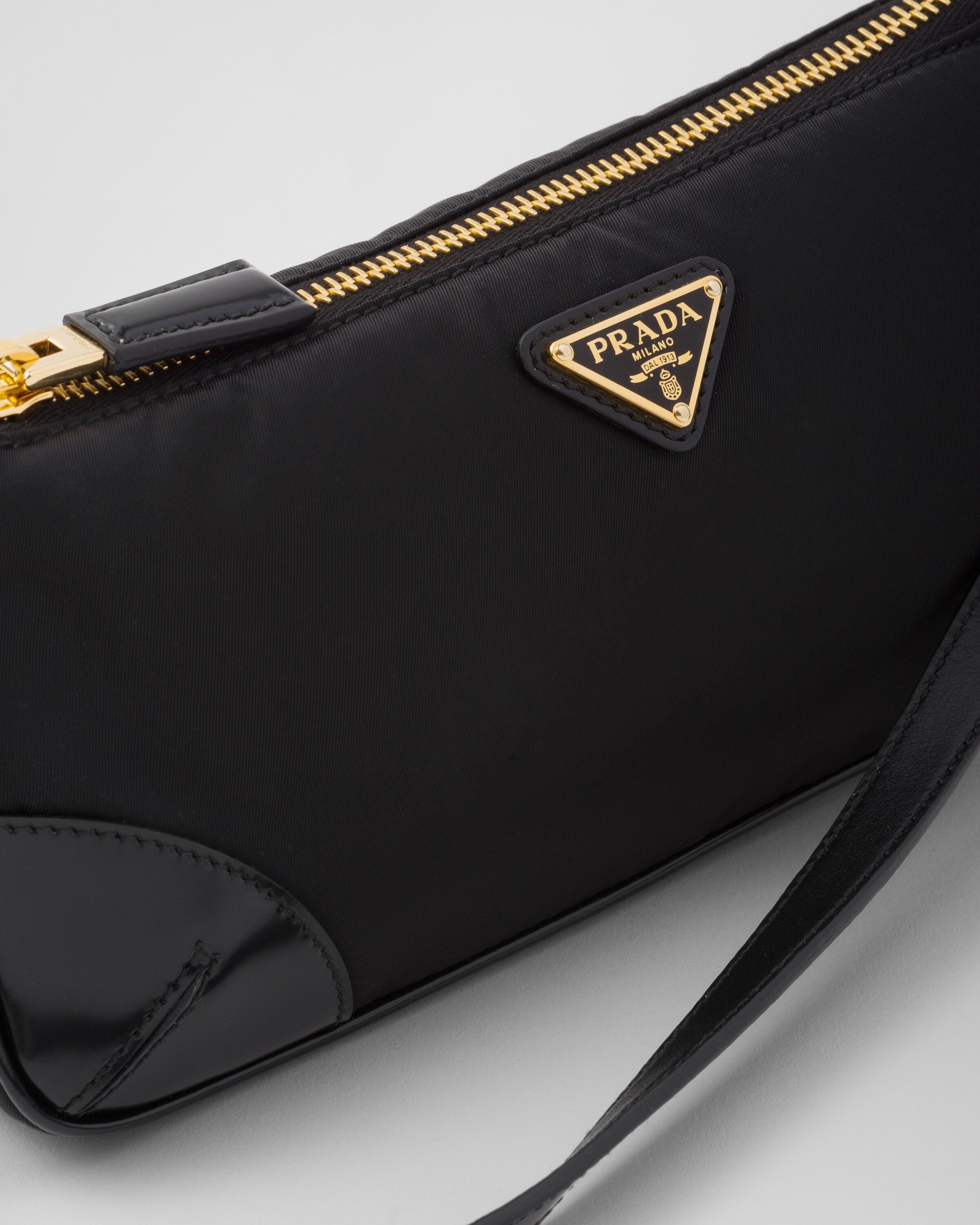 Prada Re-Edition 2002 Re-Nylon and brushed leather shoulder