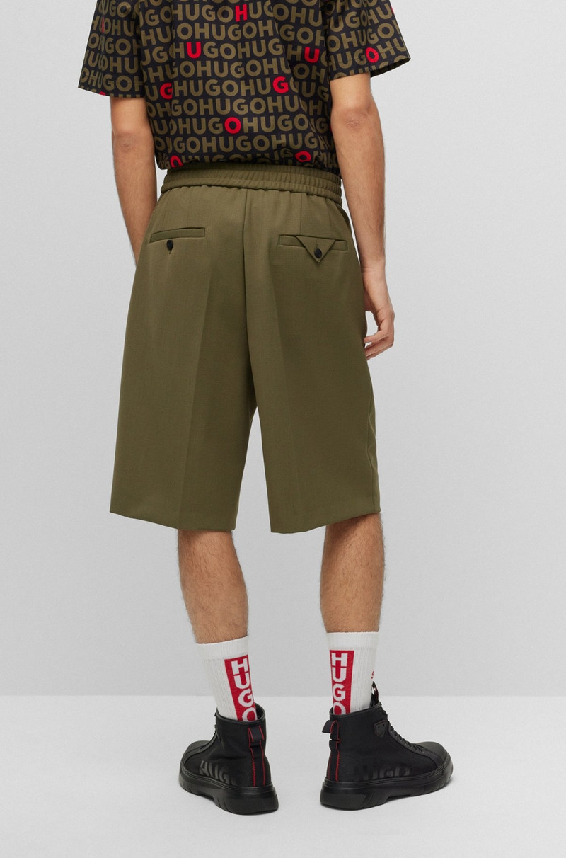 RELAXED-FIT SHORTS IN STRUCTURED PERFORMANCE-STRETCH FABRIC 4