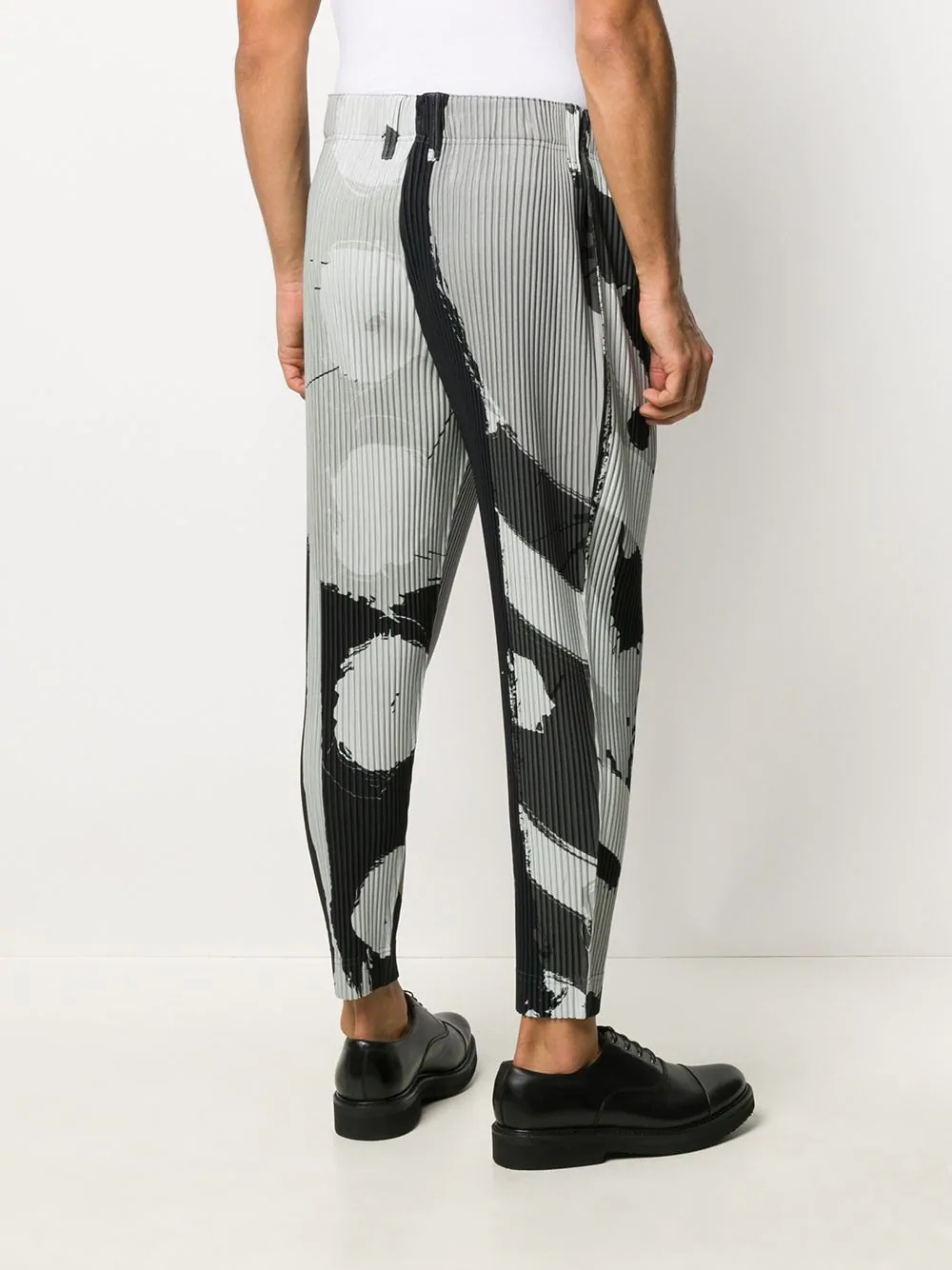 abstract-print pleated trousers - 4