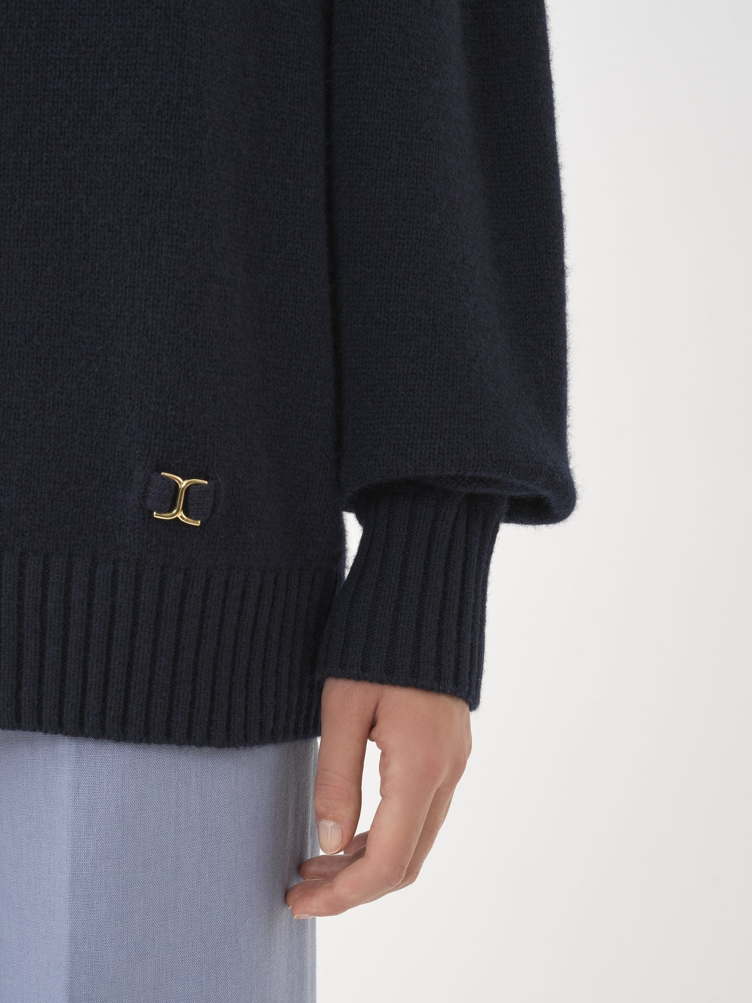 GENEROUS CREW-NECK SWEATER - 7