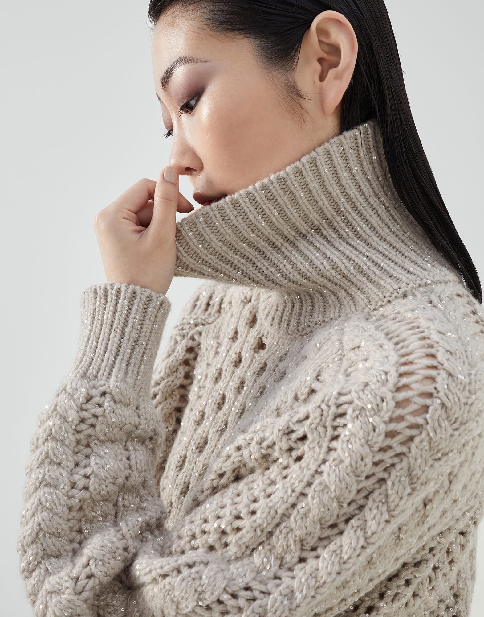 Dazzling Irish Cables turtleneck sweater in cashmere Feather yarn - 4