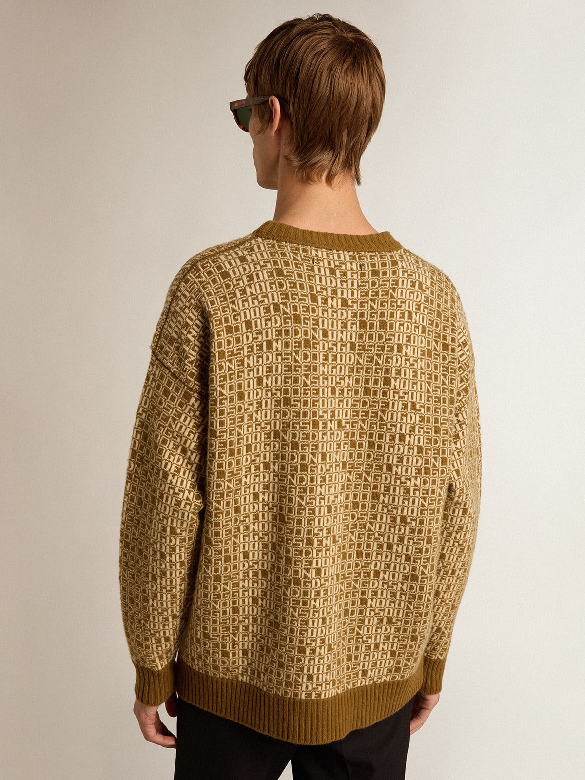Round-neck sweater with olive-green jacquard lettering motif - 4