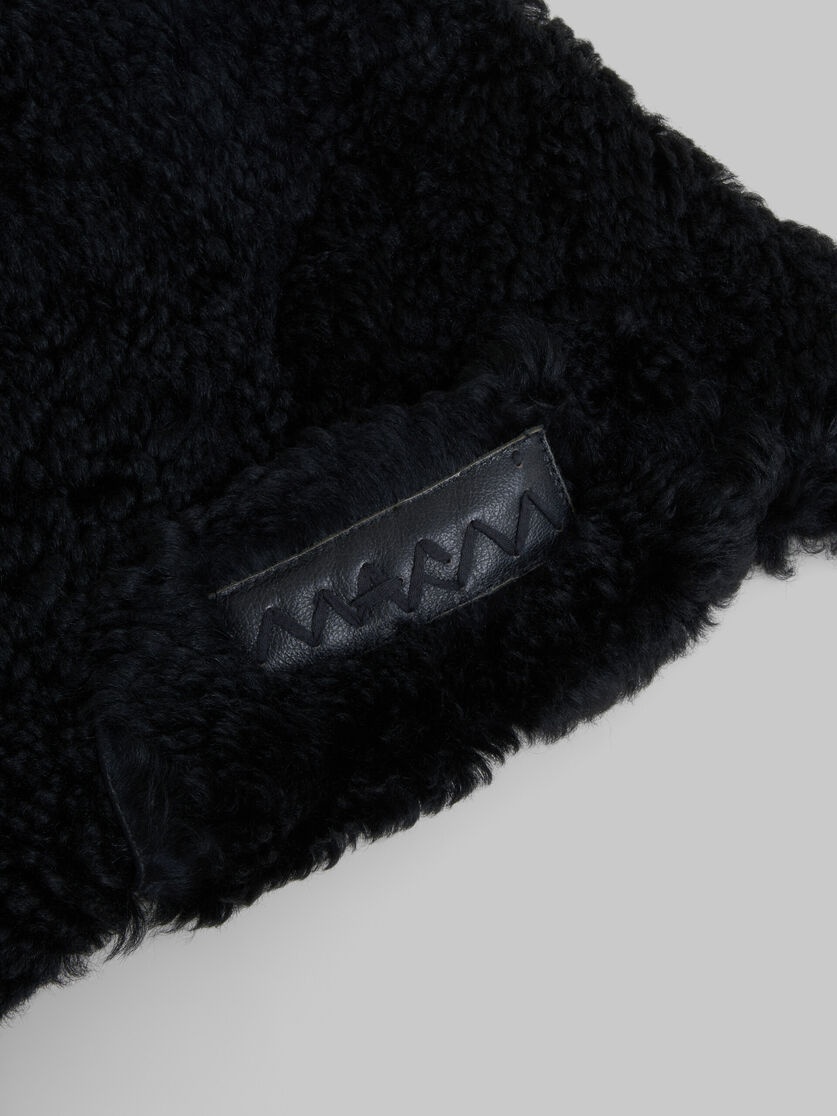 BLACK CURLY SHEARLING BEANIE - 4