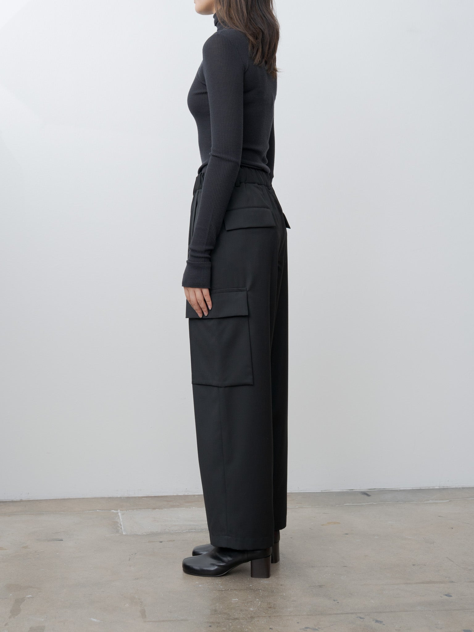 Seamlesss High Neck Top - Granite Black - 4