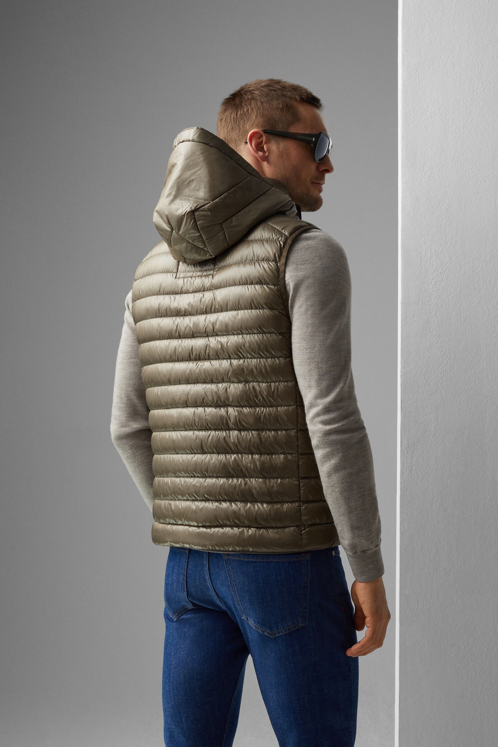 Lonne lightweight down vest in Khaki - 3