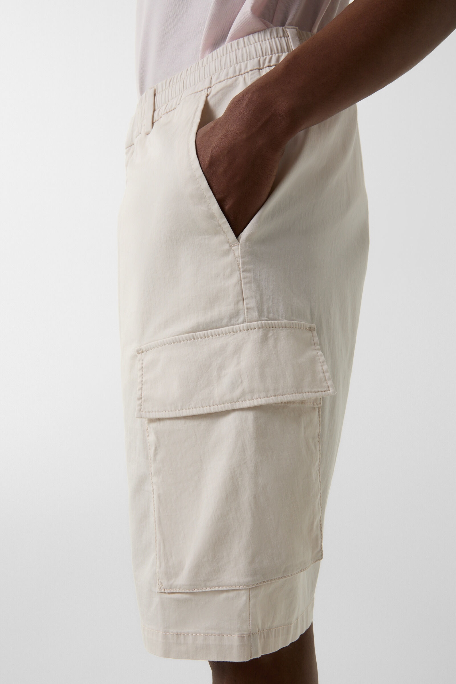 Marc cargo shorts in Cream - 5