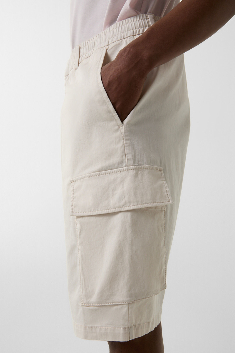 Marc cargo shorts in Cream 5