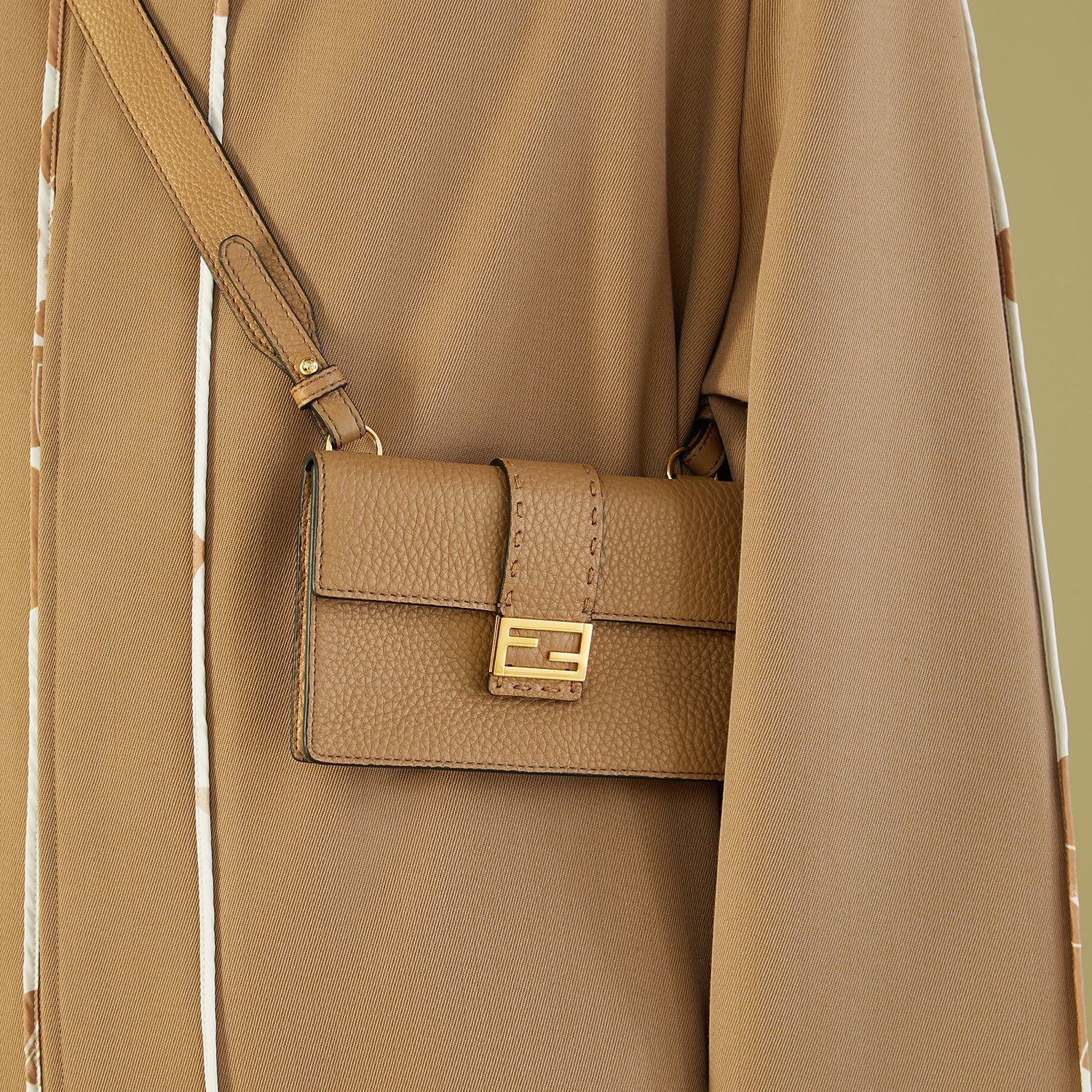 Beige leather bag - 5