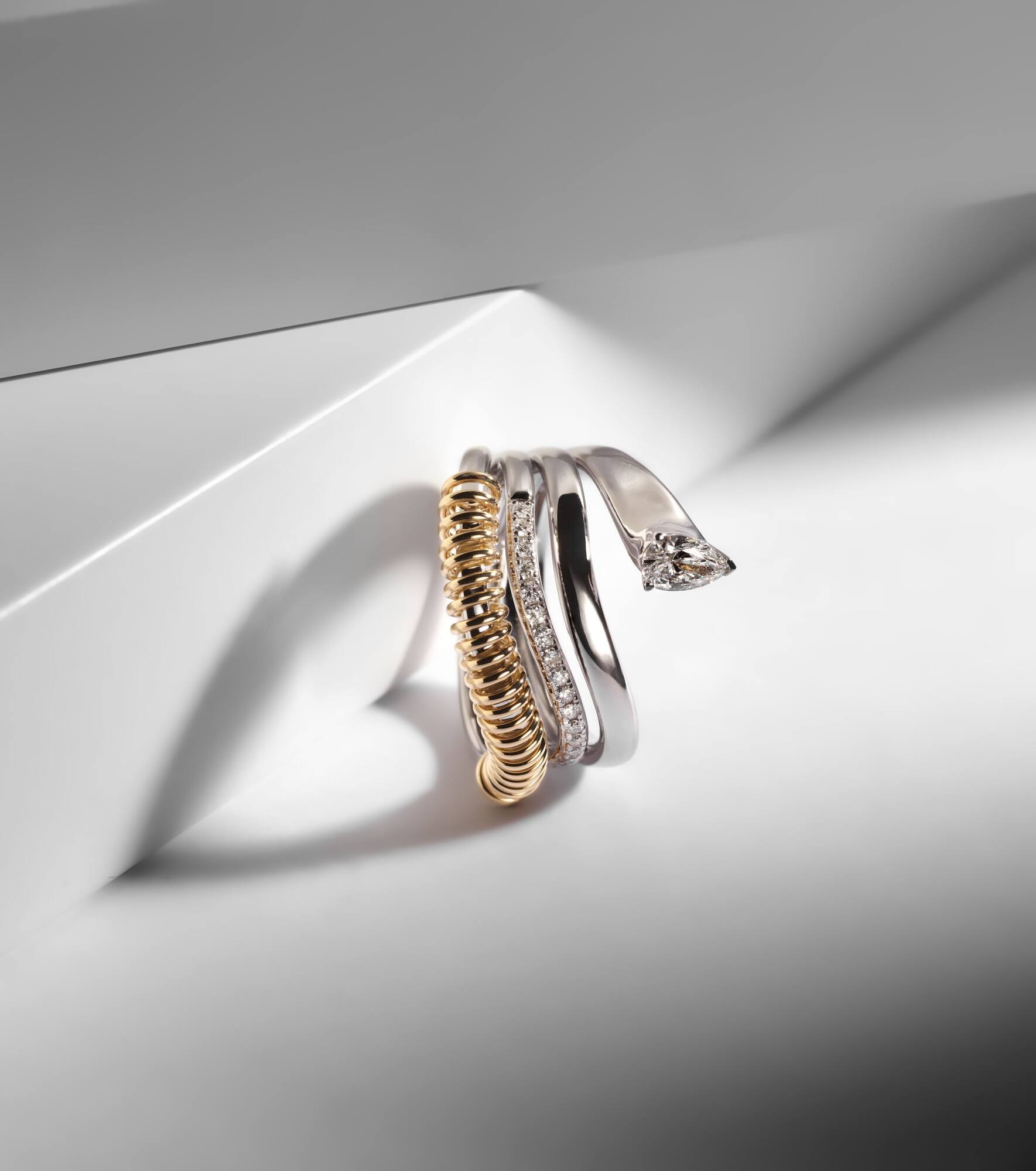 Versus Pear 18kt gold ring with diamonds - 5