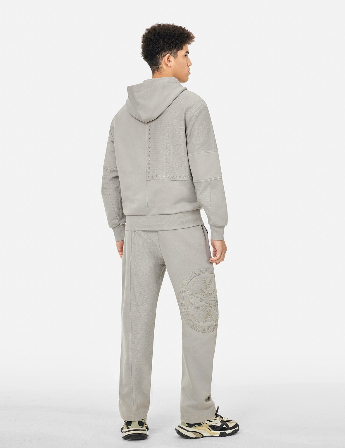 Kamon Appliqué and Fabric Blocking Fashion Fit Sweatpants - 4