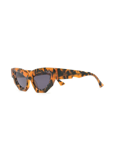 Kuboraum cat-eye frame sunglasses outlook