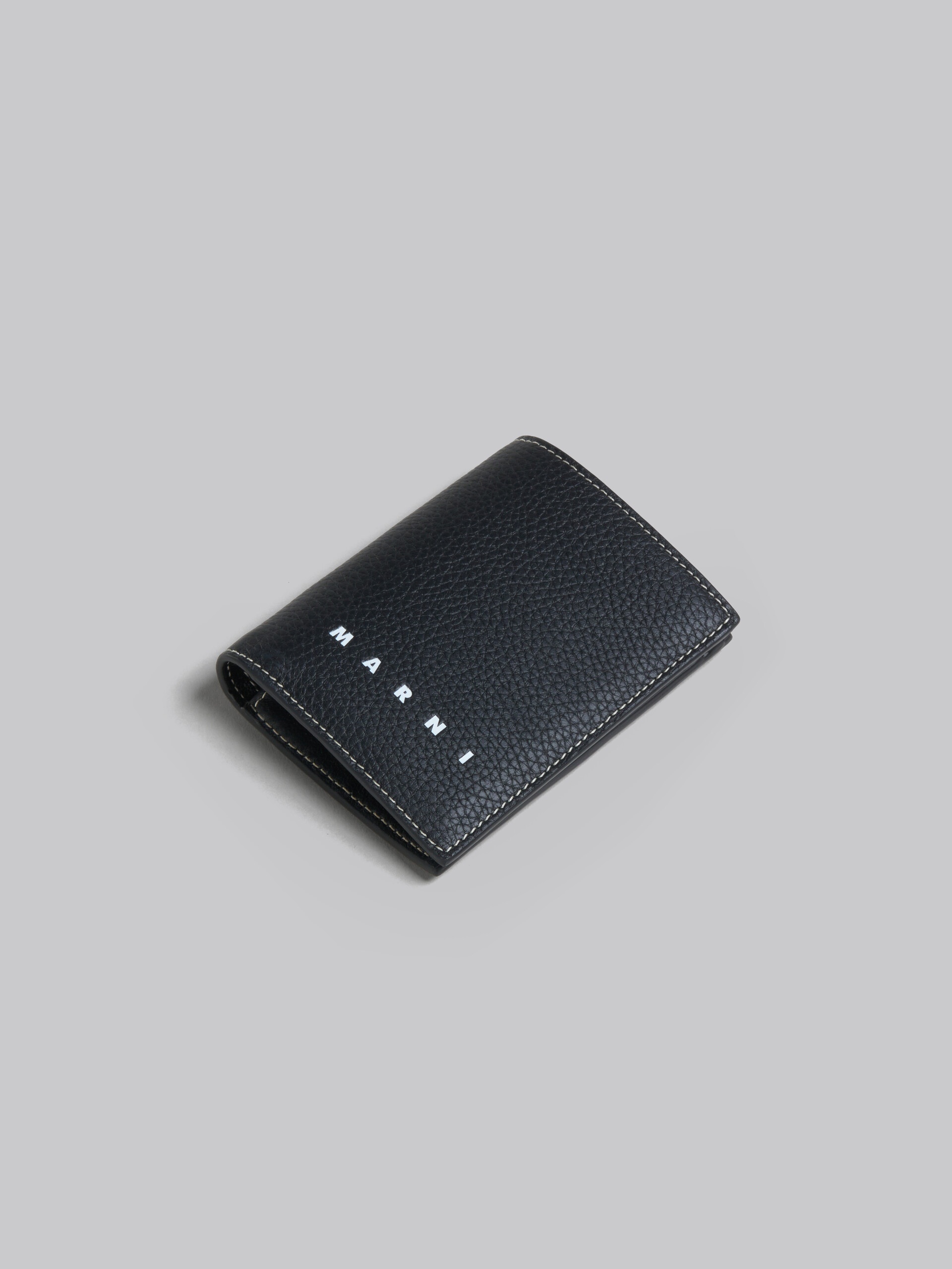 BLACK LEATHER BIFOLD CARD CASE - 5