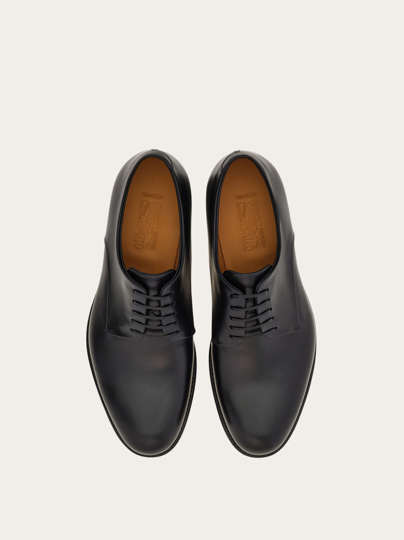 FERRAGAMO Tramezza Derby outlook