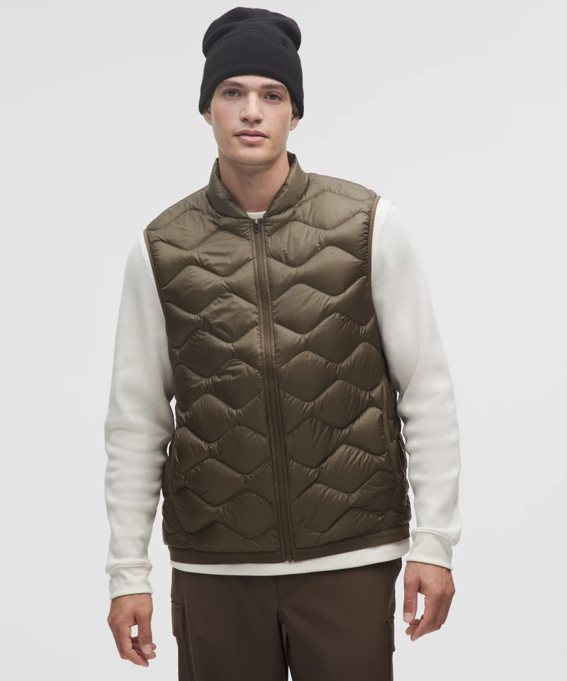 Men's Featherweight 900-Down-Fill Quilted Vest 1
