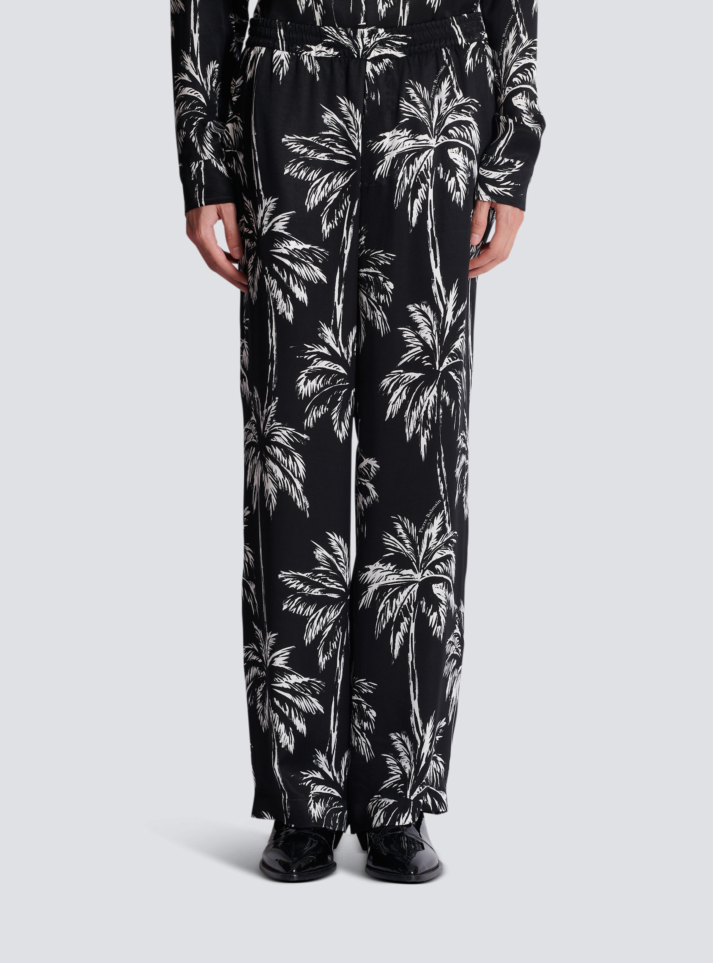 Palm print satin pyjama trousers - 5
