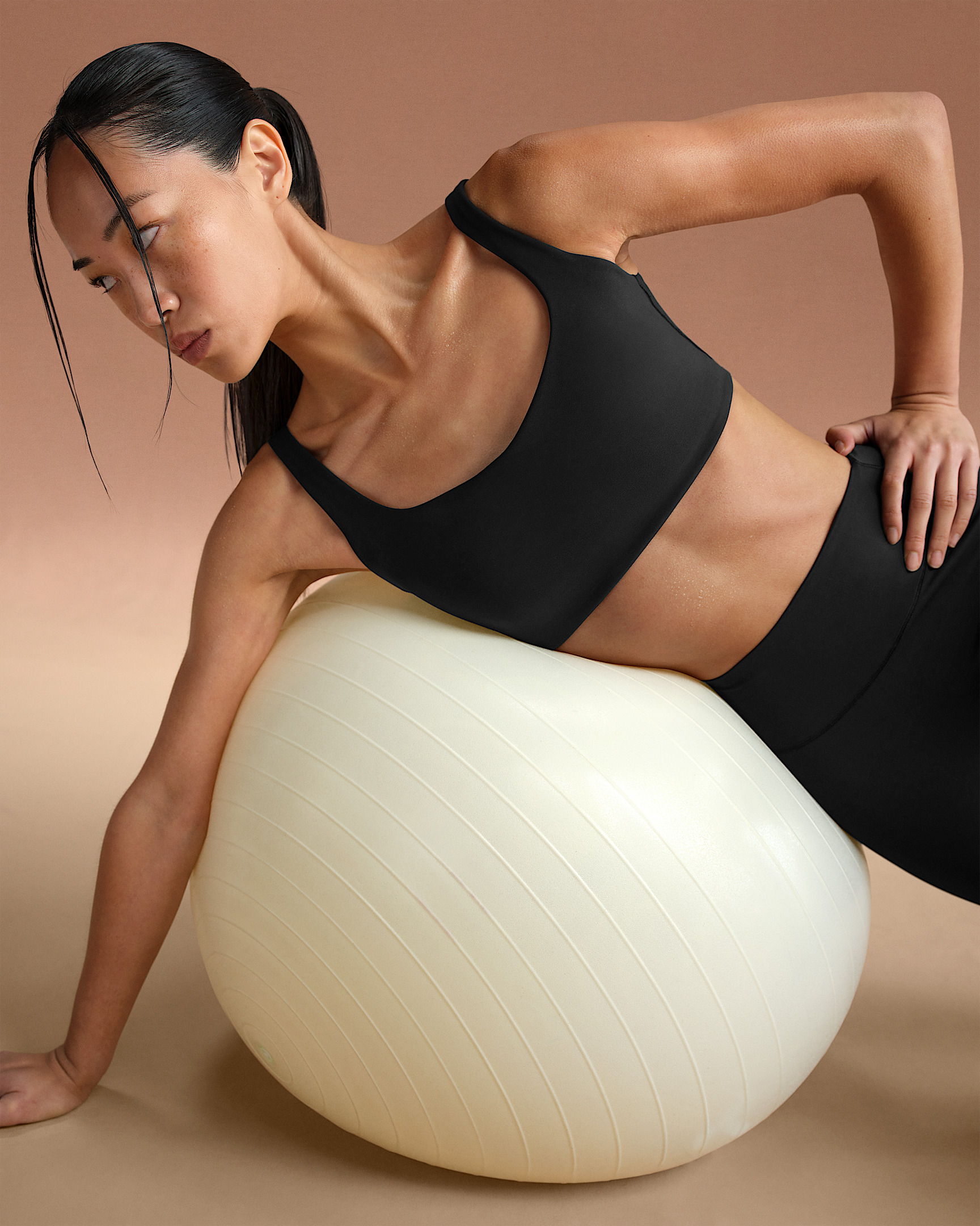 NikeSKIMS Matte Women's Scoop-Neck Bra - 3