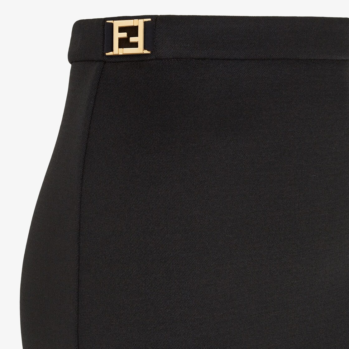 Fitted longuette skirt with central slit at the back. Zip fastening. Made of black piqué jersey. The - 3