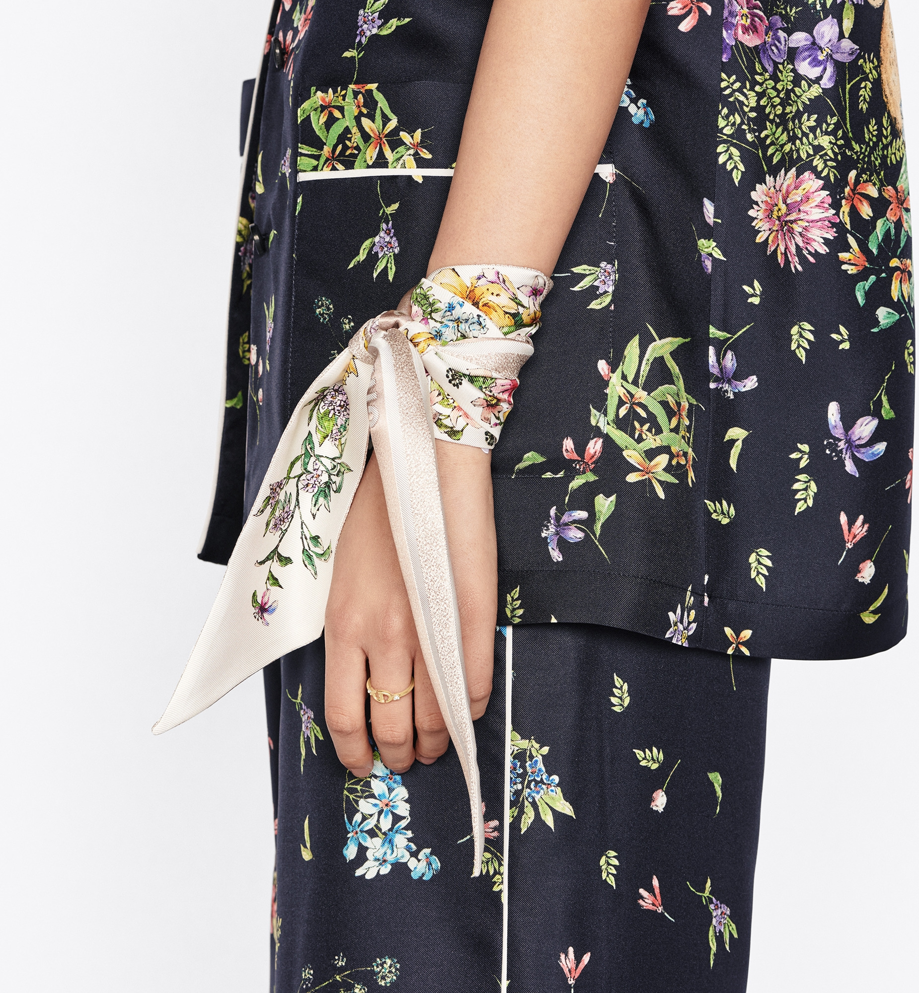 D-Floral Mitzah Scarf - 2