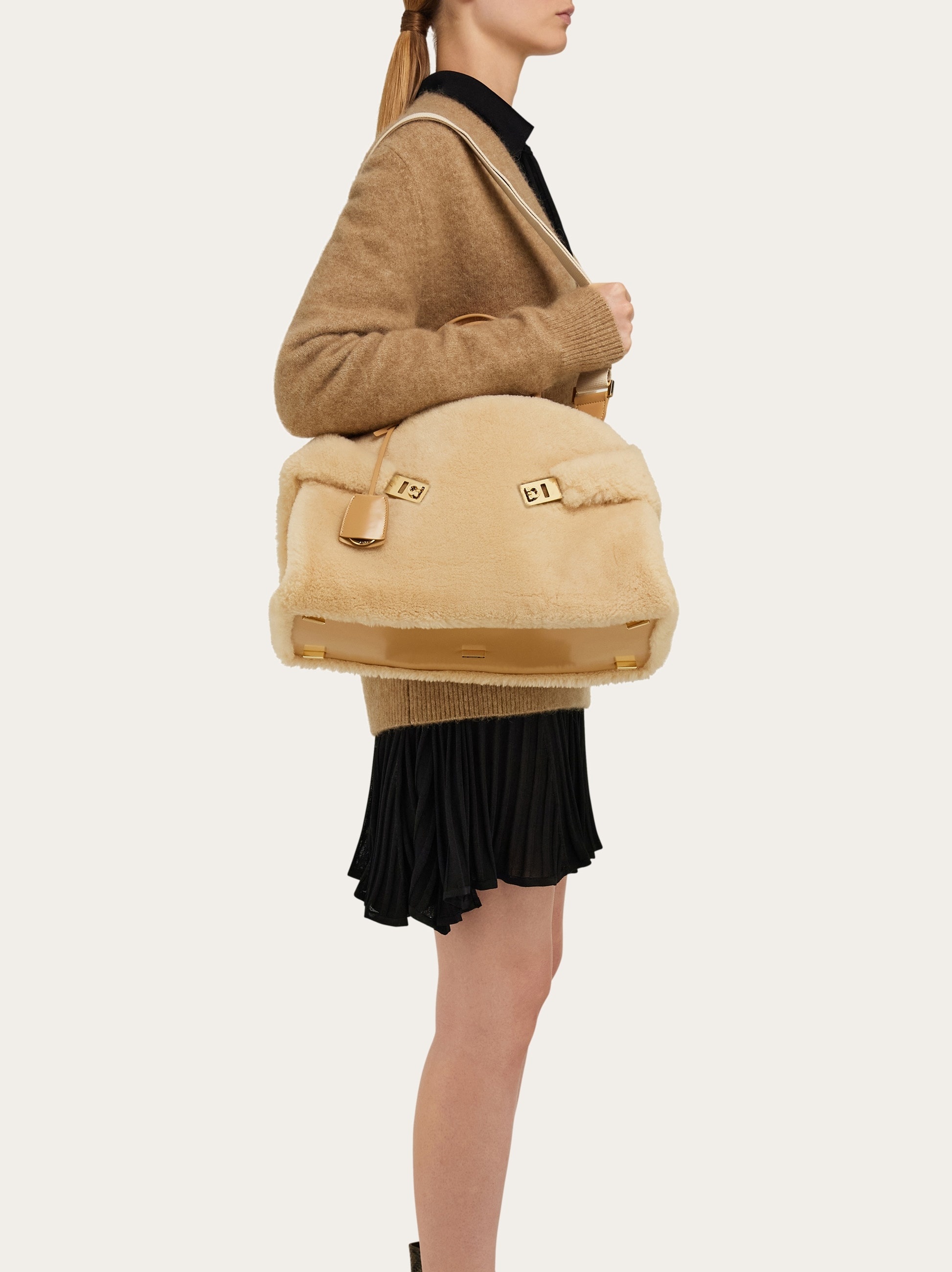 Hug handbag (M) - 3