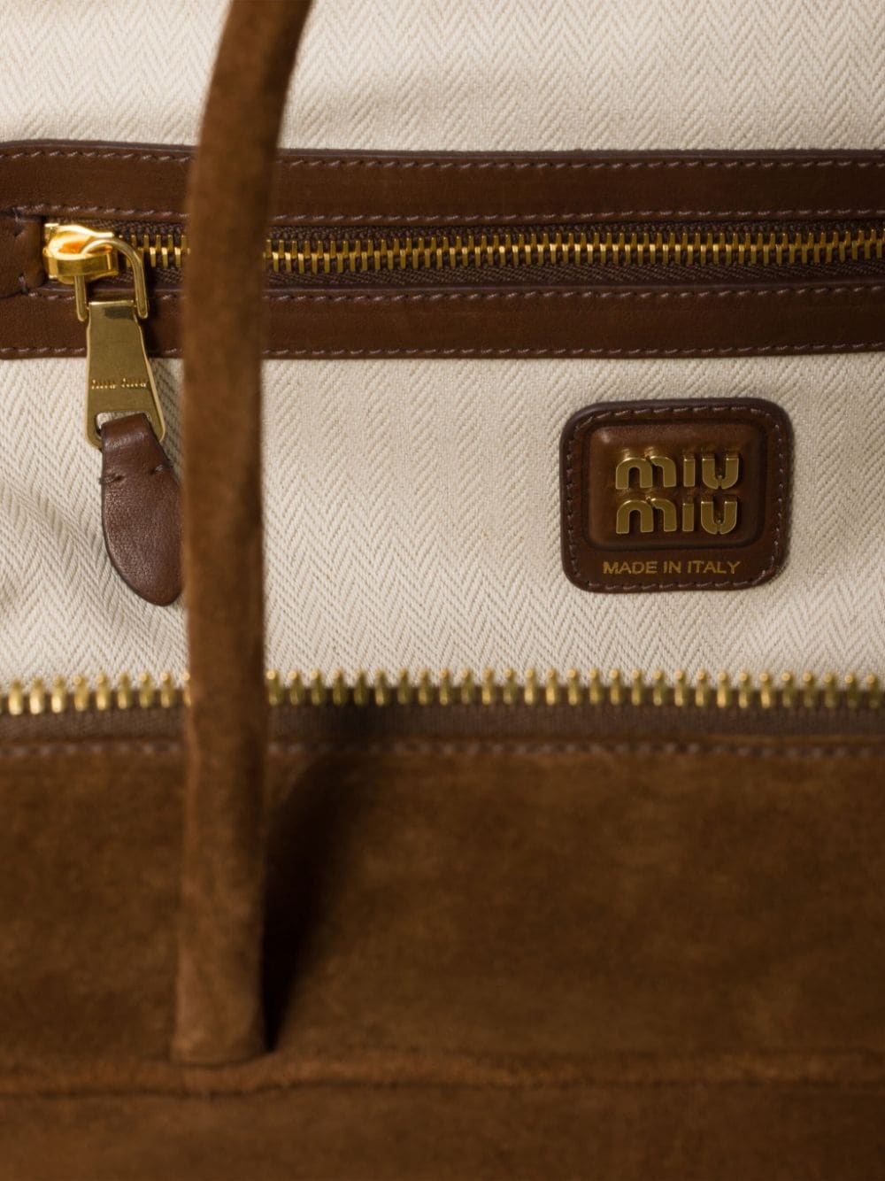 Beau logo-debossed suede bag - 5