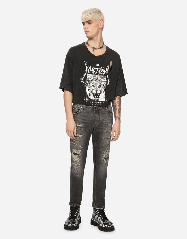 Loose gray jeans with repaired rips - 2