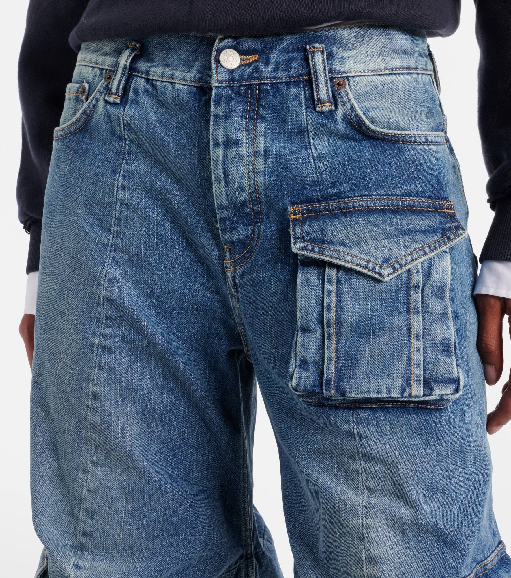 Low-rise barrel-leg cargo jeans - 4