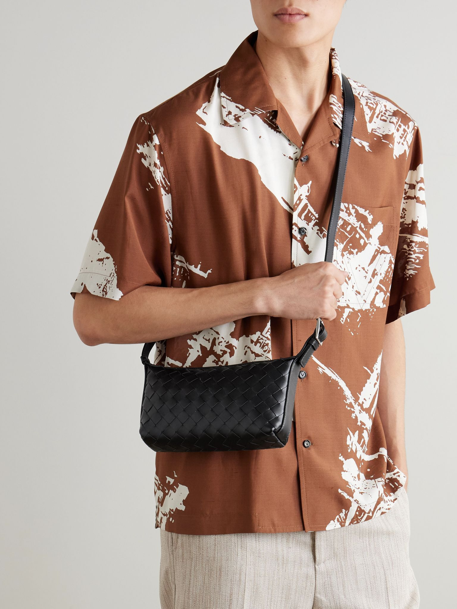 Intrecciato Leather Messenger Bag Black - 2