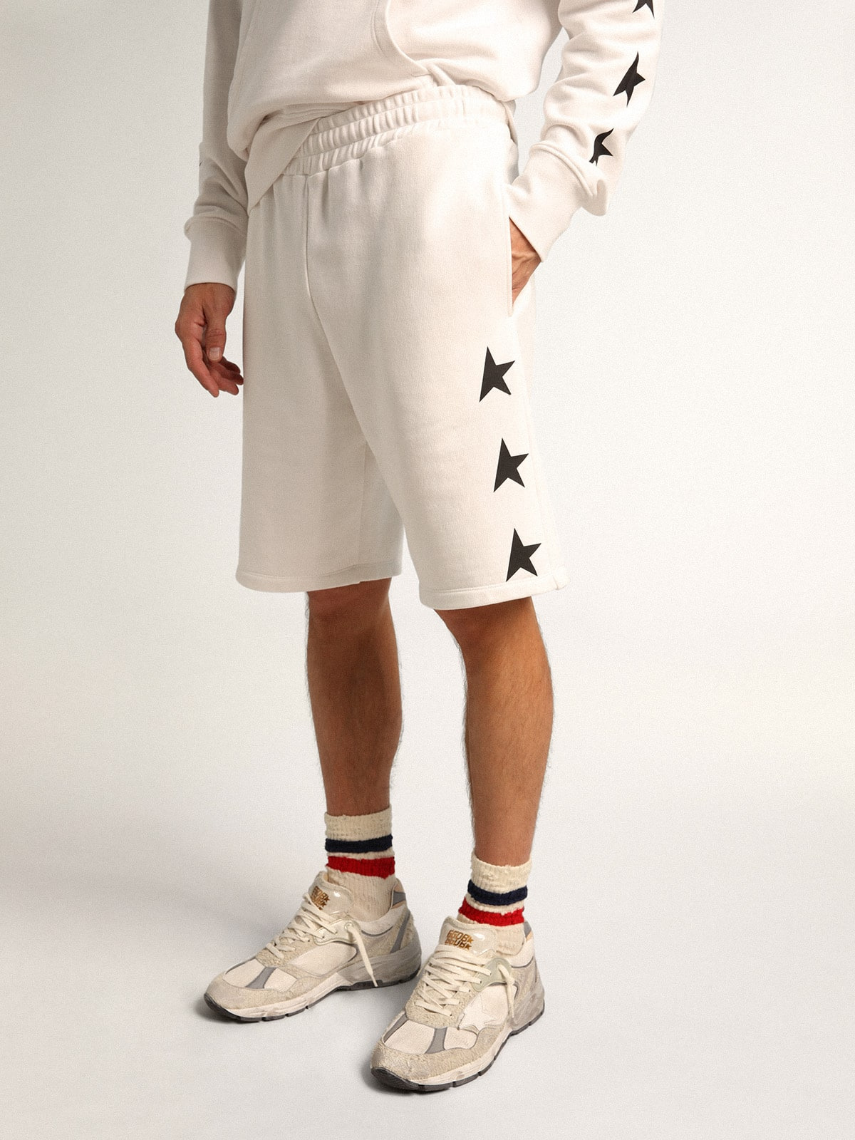 Men's vintage white bermuda shorts with contrasting black stars - 2