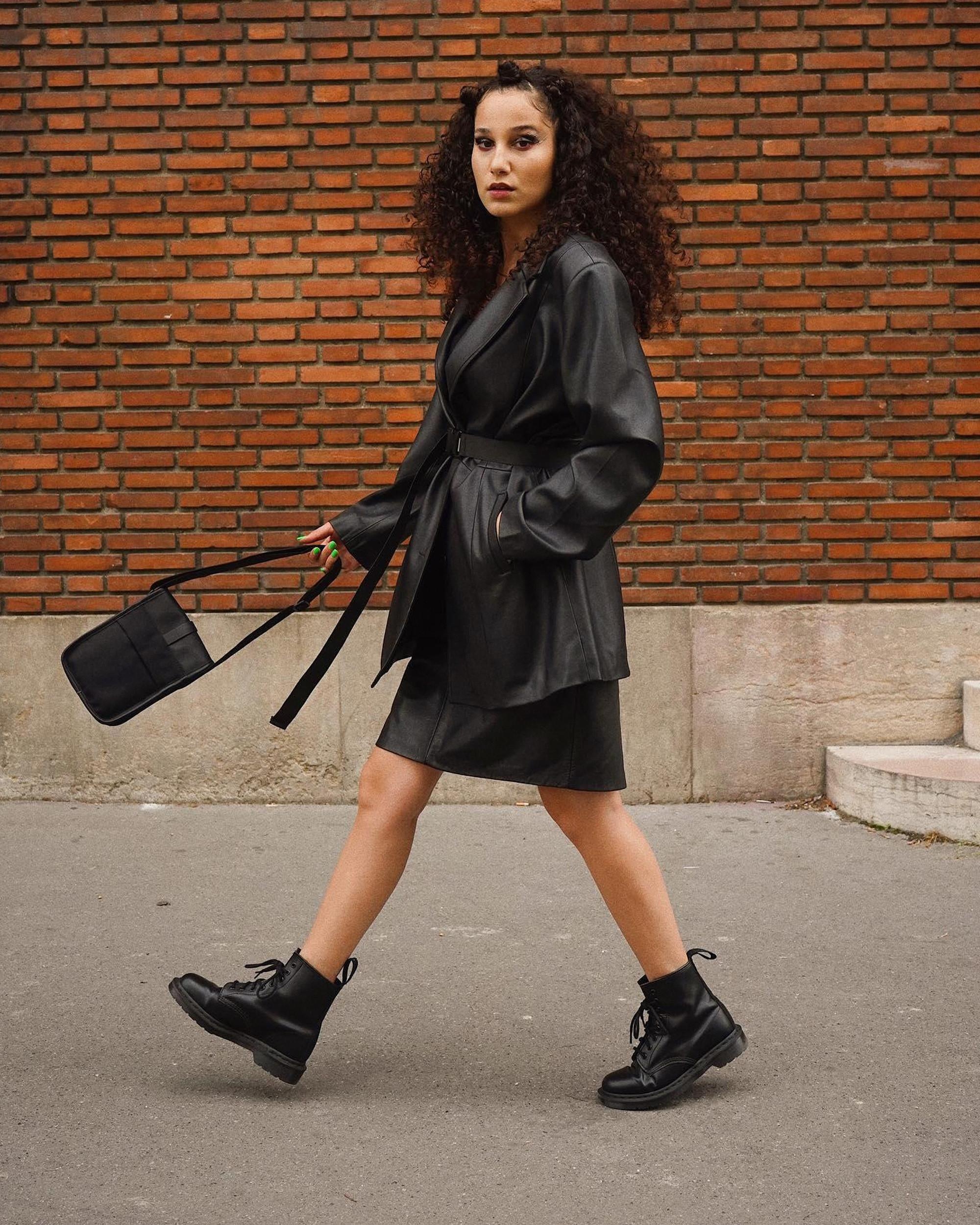 1460 Mono Smooth Leather Lace Up Boots - 8