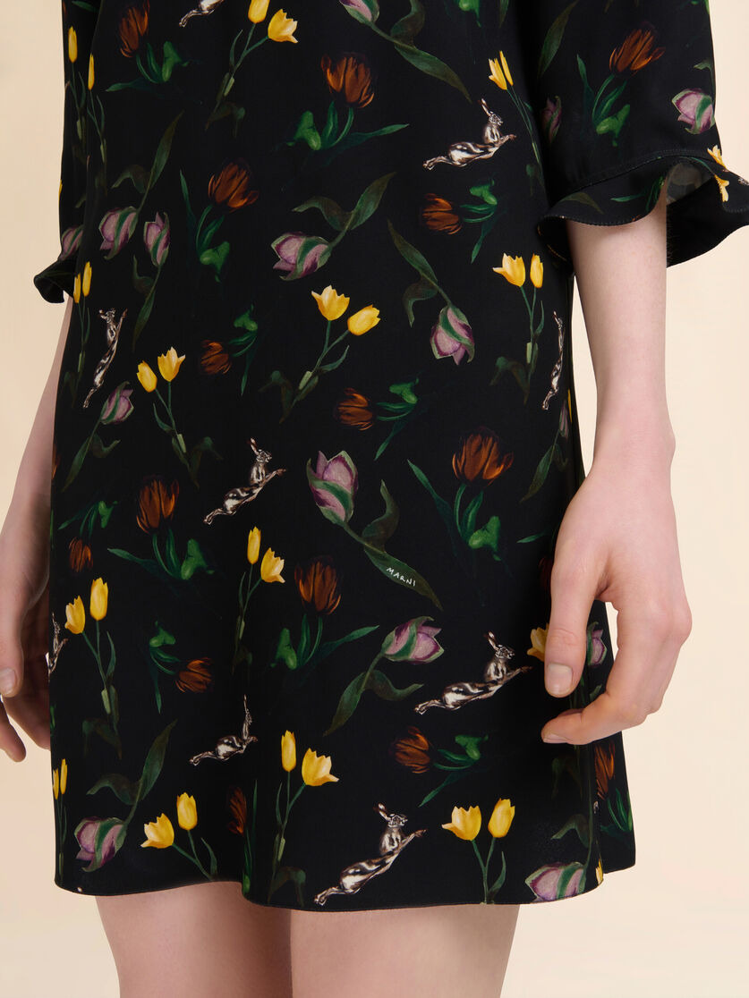 BLACK ENVERS SATIN MINI DRESS WITH TULIPS AND HARES PRINT - 5